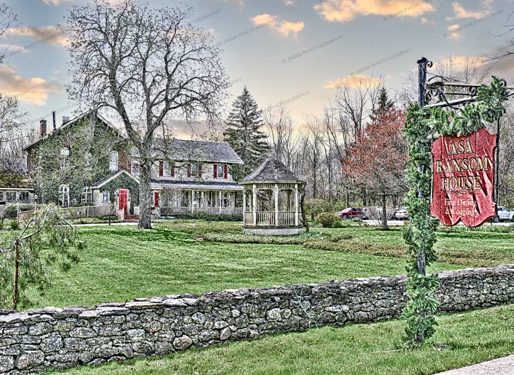 ASA Ransom House in Clarence NY with historic inn, gazebo, and lush lawn, ideal for fine dining and lodging near Buffalo, NY.